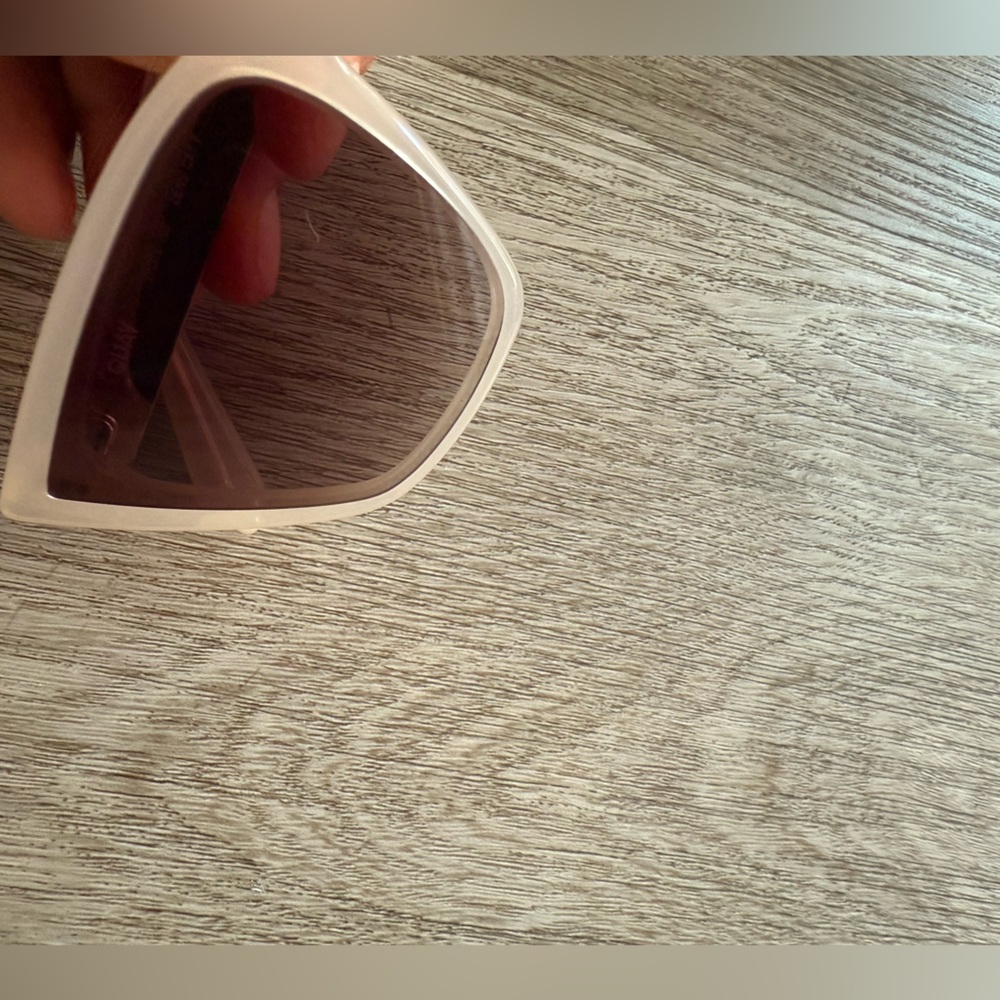 quay australia call the shots remixed white & gold retro cat eye sunglasses NEW - Picture 4 of 5